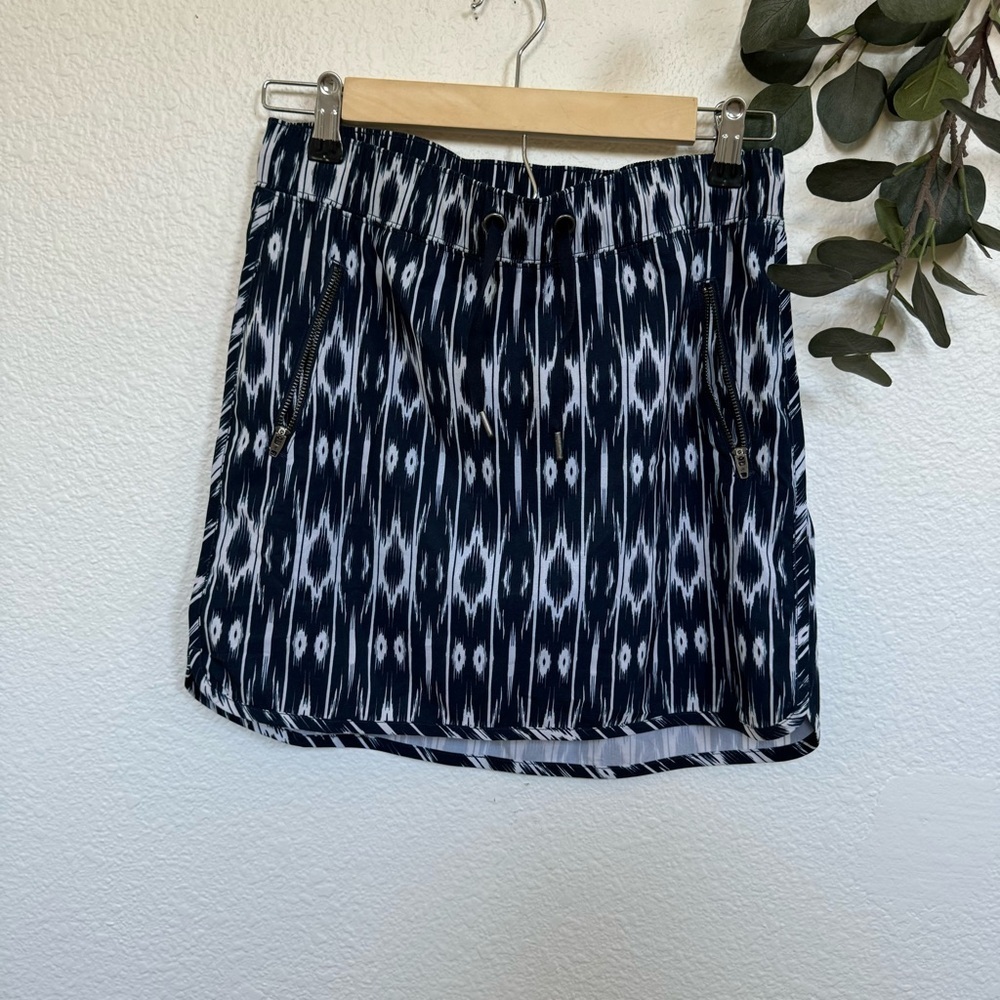 Athleta- Blue/White Reflections Skort Size XS